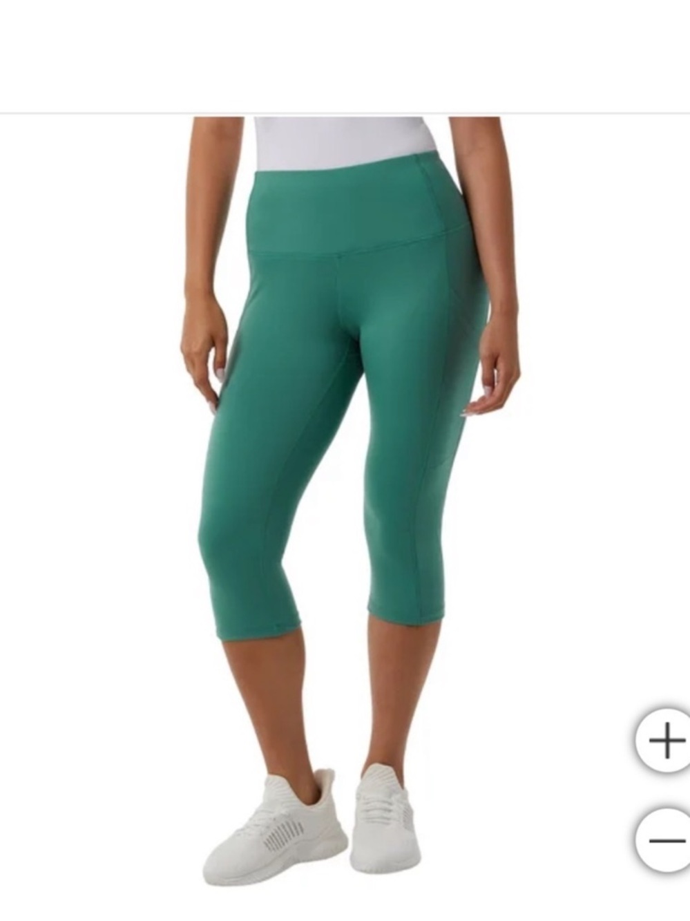New 32 Degrees Women's Cropped
Tight green capri leggings - size Medium